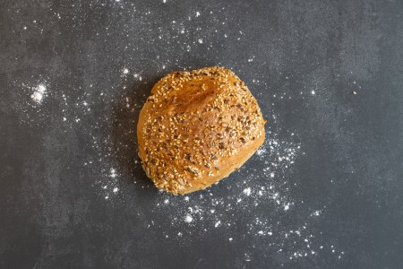 Dinkelkörnerbrötchen, halb gebacken