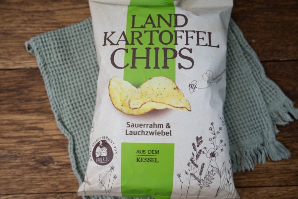 Kartoffelchips Sauerrahm und Lauchzwiebel