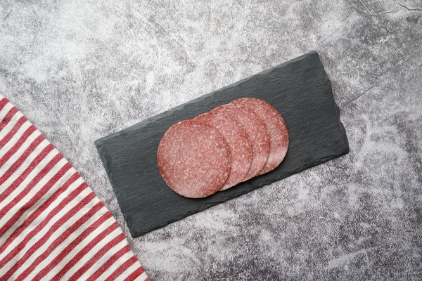 Salami mit Knoblauch