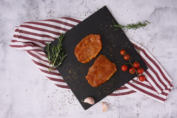 Schweinerückensteaks mit Paprikamarinade