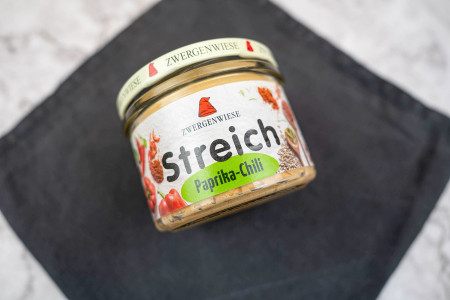 Veganer Bio Brotaufstrich aus Sonnenblumenkernen, Paprika und Chili von Zwergenwiese